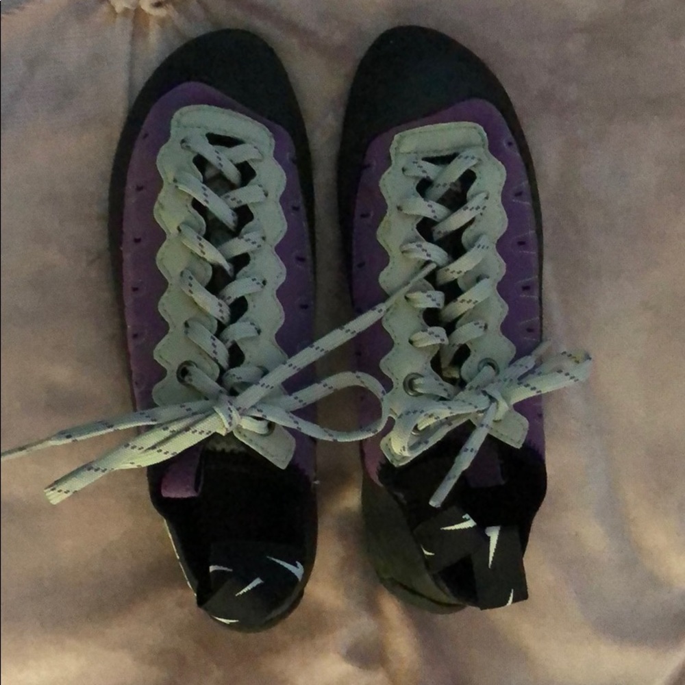 Evolv Elektra lace climbing shoes